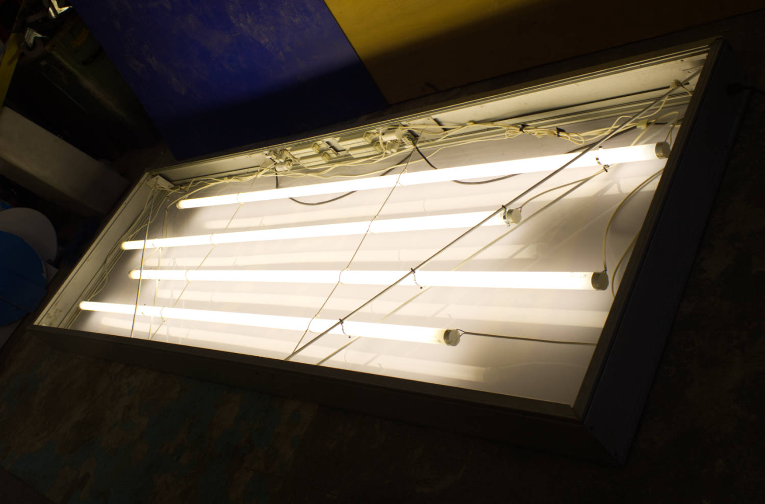 florescent_tube_sign_2.jpg florescent_tube_sign_2.jpg