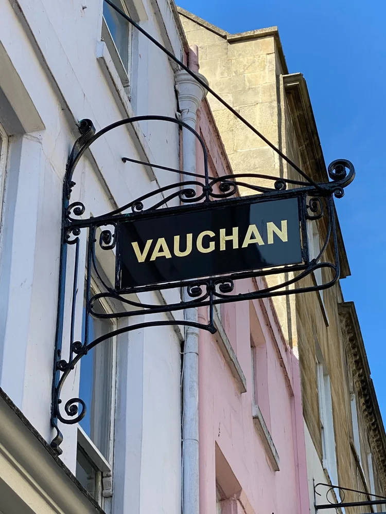 gold_leaf_sign.jpg