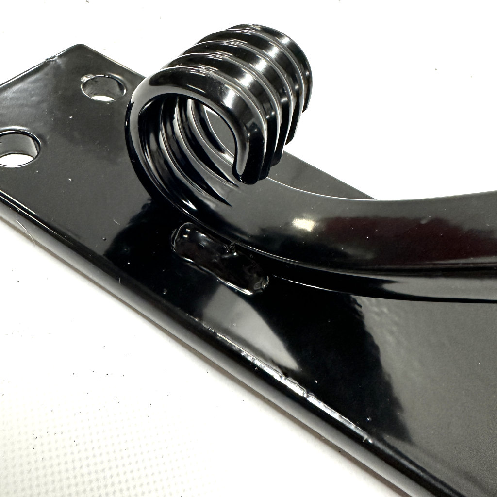 bespoke_black_bracket_detail_2.jpg